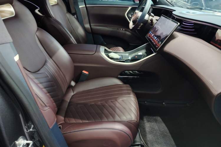 Used Avatr 11 2023 HarmonyOS Version Smart Enjoyment Upgrade Model 90-Degree Rear-Wheel Drive Edition
