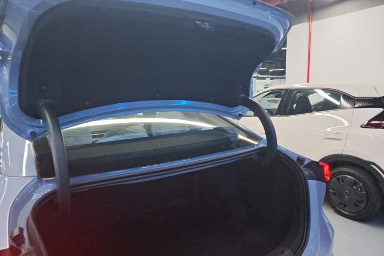 Used  L6 2024 125km PLUS Dragon Edition