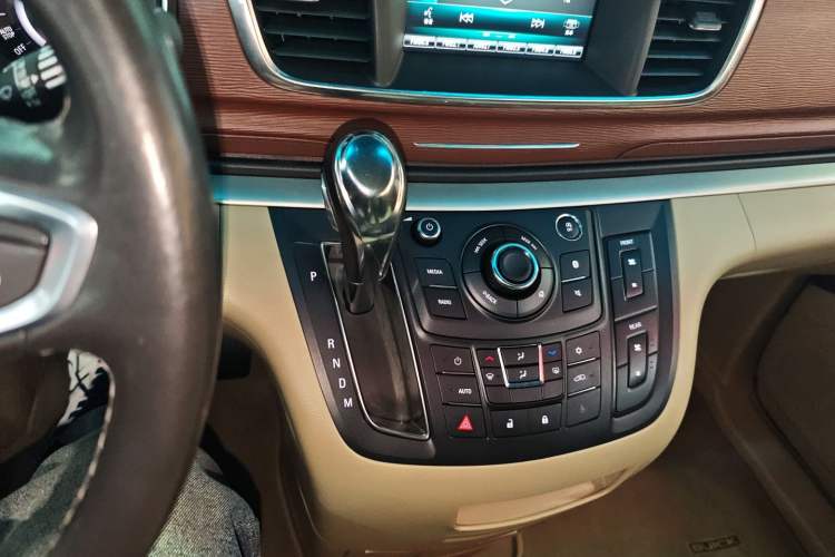 Used Buick GL8 2018 28T Luxury Model China VI Standard