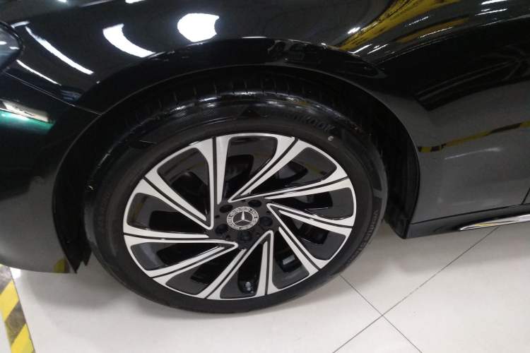 Used Mercedes-Benz E-Class 2024 Facelift E 300 L Luxury Edition
