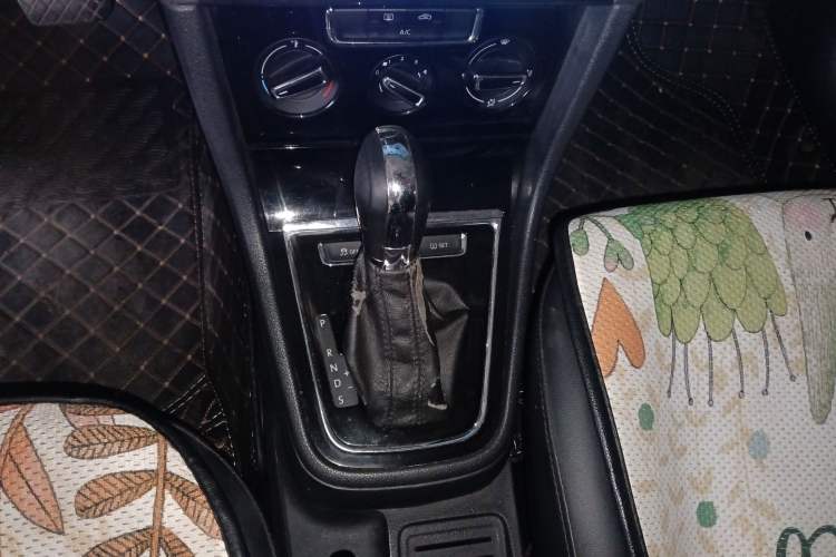 Used Volkswagen Bora 2015 Value Edition 1.6L Automatic Comfort Version
