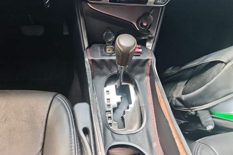 Used Toyota YARiS L 2015 1.5E Automatic Charm Edition
