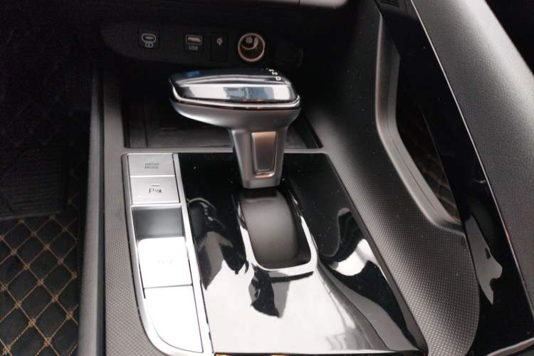 Used Hyundai Elantra 2023 1.5L CVT LUX Prestige Edition