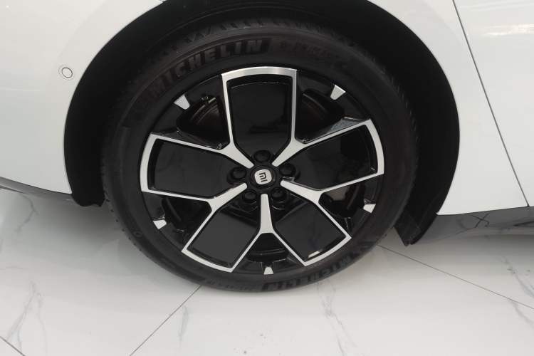 Used  SU7 2024 Rear-Drive Long-Range Intelligent Driving Version
