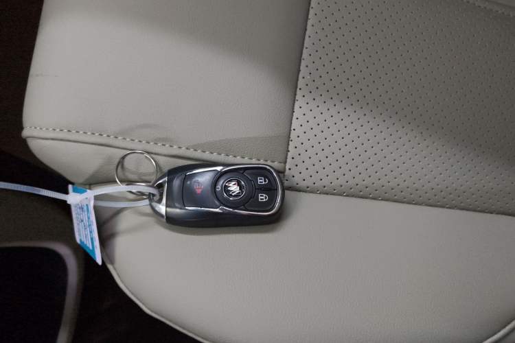 Used Buick GL8 2017 ES 28T Comfort Model China V Standard
