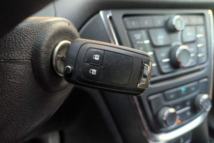 Used Buick Encore 2015 1.4T Automatic Two-Wheel Drive Urban Elite Version
