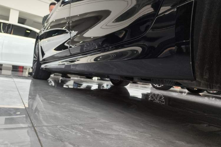 Used BMW 5 Series 2019 Facelifted 530Li Leading Edition M Sport Package
