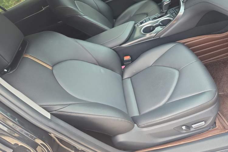 Used Toyota Camry 2021 2.0G Luxury Edition
