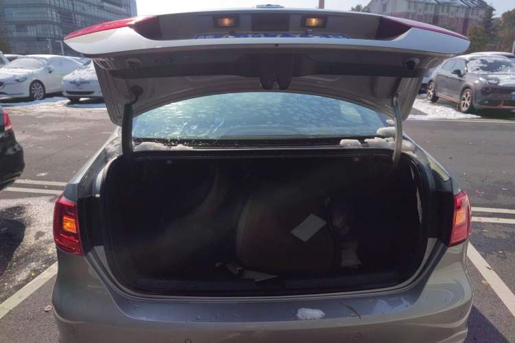 Used Volkswagen Sagitar 2014 Revised Version 1.6L Manual Leading Edition