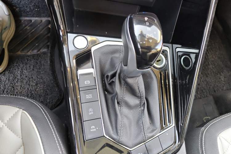 Used Volkswagen Tayron 2023 300TSI Two-Wheel-Drive Luxury Plus Advanced Edition