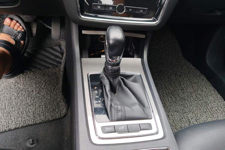 Used Roewe i6 2019 PLUS 20T TST 4G Connected Flagship Superb Edition
