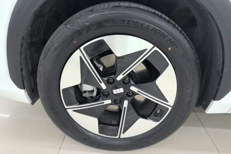 Used  E5 2024 440km Launch Edition
