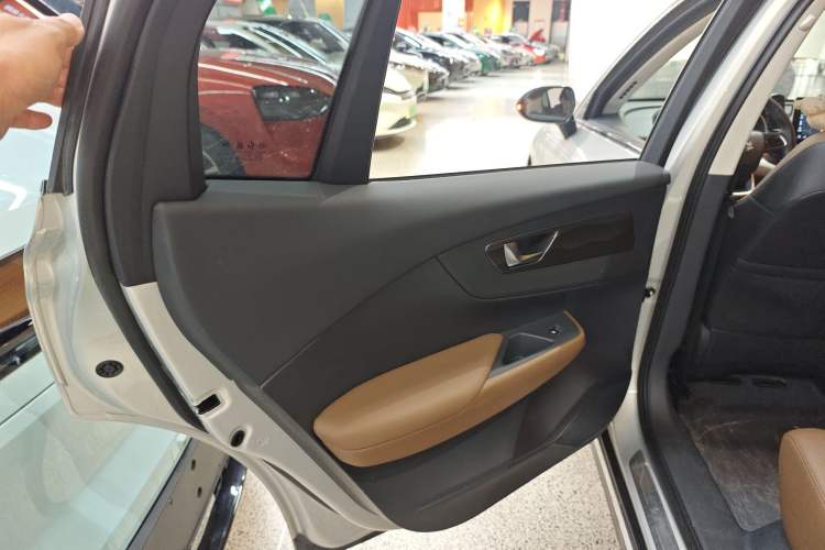 Used Hongqi E-QM5 2022 431 km Charge & Enjoy Edition
