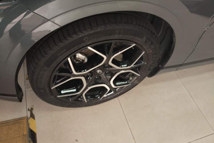 Used  A07 2024 All-Electric "True Fragrance" Edition 710 Flagship Model
