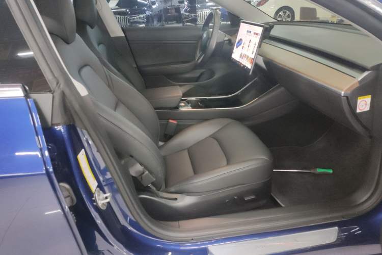 Used Tesla Model 3 2019 Long-Range Rear-Wheel-Drive Version
