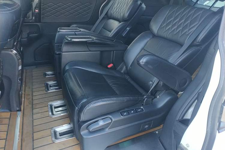 Used Honda Elysion 2019 2.0L Hybrid Supreme Edition
