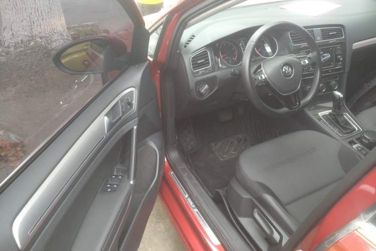 Used Volkswagen Golf 2018 230TSI Automatic Comfort Model
