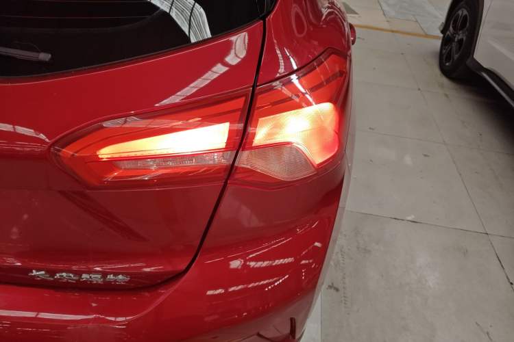 Used Ford Focus 2020 Hatchback 1.5L Automatic Sharp Edition
