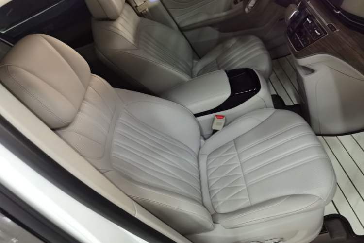 Used Roewe iMAX8 2023 400TGI Comfort Edition
