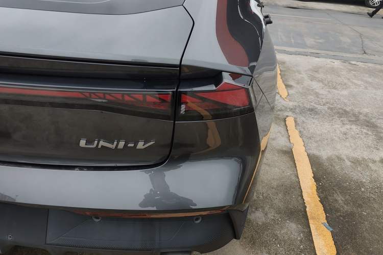 Used Changan UNI-V 2022 1.5T Prestige Version