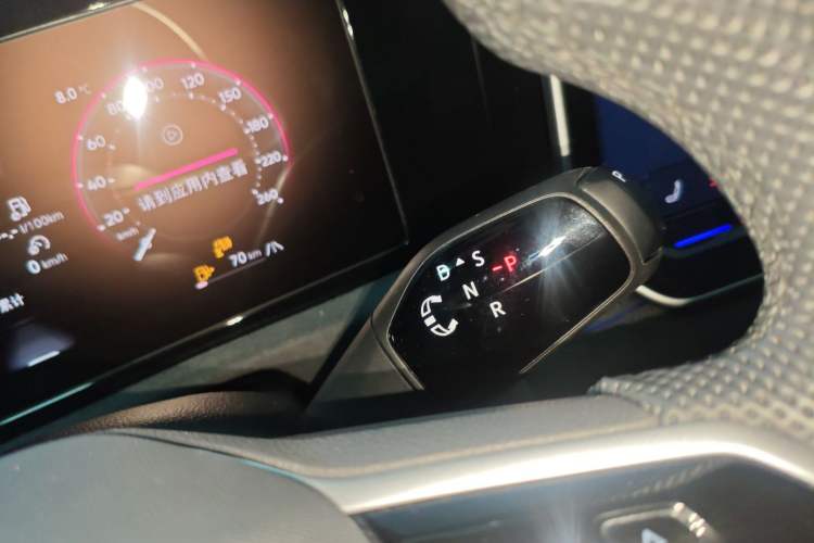 Used Volkswagen Tiguan L 2024 PRO 330TSI Two-Wheel Drive R-Line Prestige Edition
