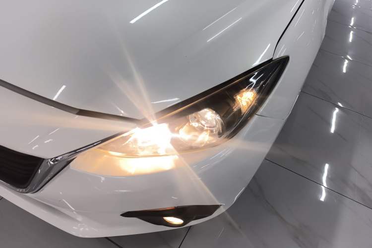 Used Mazda Mazda 3 Axela 2016 Hatchback 1.5L Automatic Luxury Model
