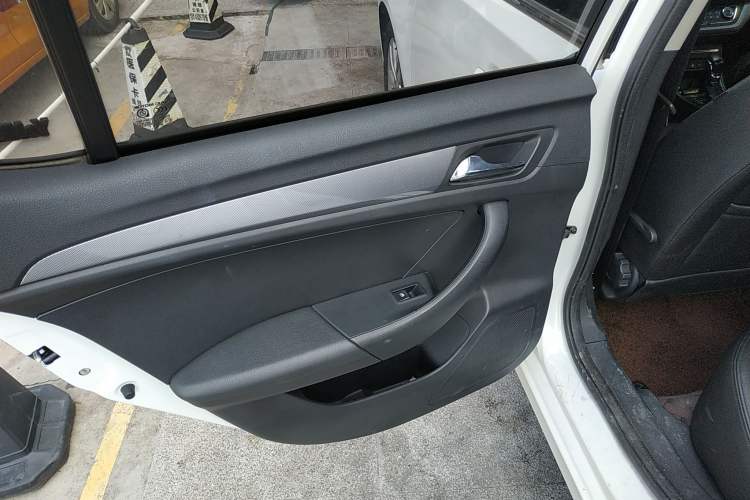 Used Roewe 360 2018 PLUS 1.5L Automatic Luxury Edition
