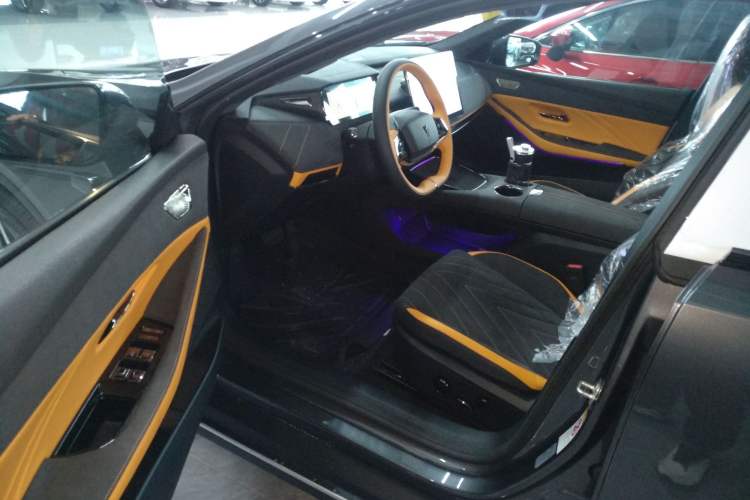 Used  SL03 2025 Extended-Range Sporty Version
