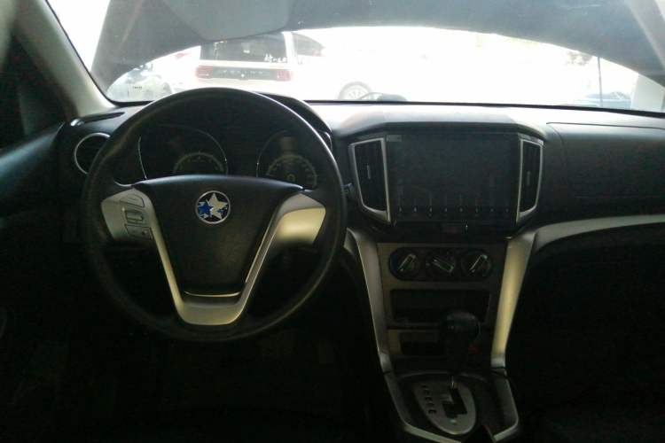 Used Venucia T70 2016 2.0L CVT Smart Choice Edition
