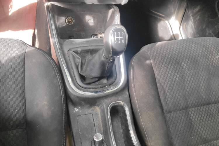 Used Jinbei Gold Hiace 2023 2.0L Passenger Van Travel Lion 5/6/7 Seater
