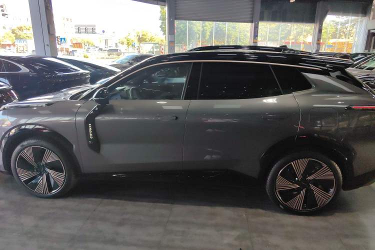 Used Lynk & Co 08 EM-P 2023 220 km Limited-Time Edition
