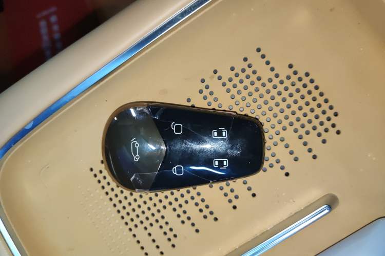 Used VOYAH Dream 2025 PHEV Four-Wheel-Drive Flagship Kunpeng Edition
