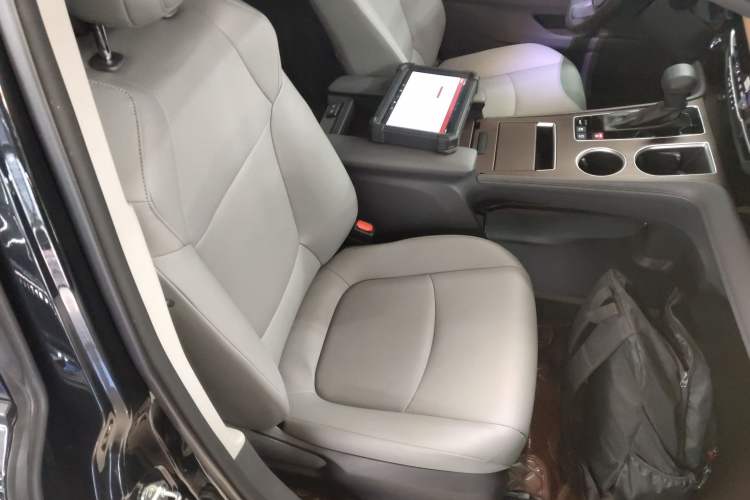 Used Toyota Granvia 2024 2.5L Hybrid Comfort Edition
