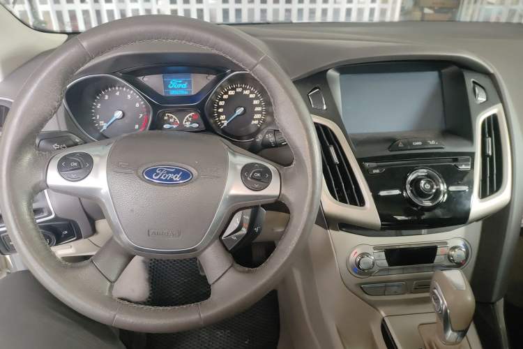 Used Ford Focus 2012 Sedan 1.6L Automatic Fashion Edition