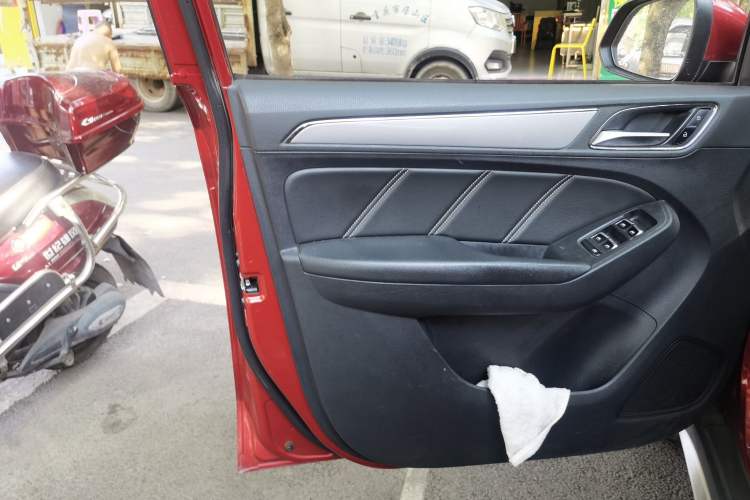 Used Roewe RX5 2016 20T Two-Wheel Drive Manual Flagship Edition
