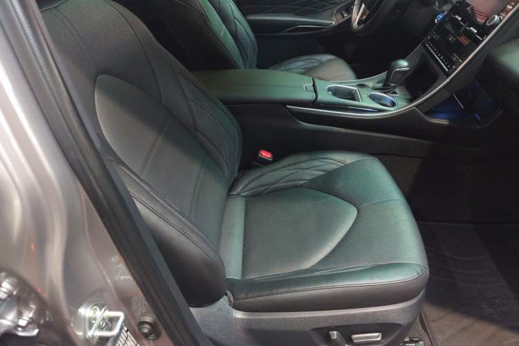 Used Toyota Avalon 2019 Dual-Engine 2.5L XLE Prestige Version China VI Standard