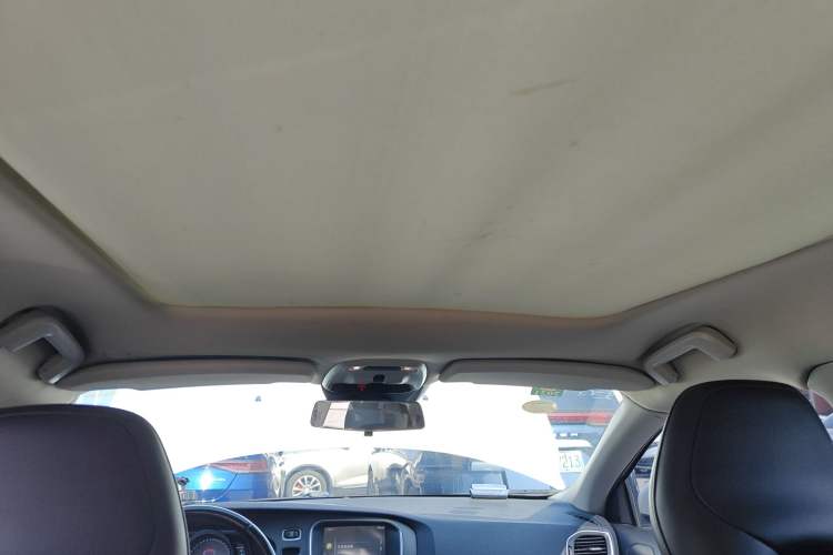 Used Volvo V40 2015 1.6T Zhiyi Edition
