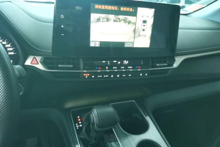 Used Toyota Sienna 2023 2.5L Hybrid Deluxe Edition
