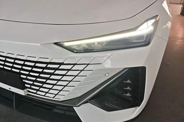 Used Changan UNI-V 2023 1.5T Prestige Model