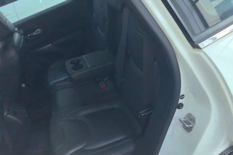 Used  Cherokee 2019 2.0T Two-Wheel Drive Smart Enjoyment Version China V
