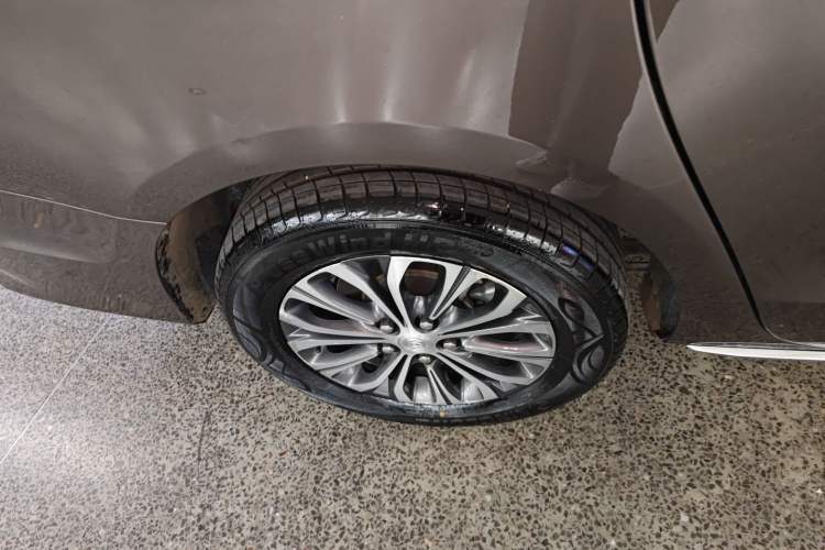 Used Buick GL8 2023 Land Executive Class Comfort Model