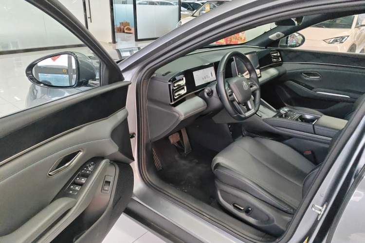 Used BYD Qin L 2025 DM-i Smart Drive 120KM Superior Model