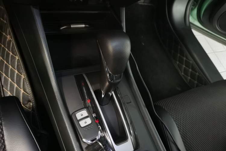 Used Honda Jade 2017 1.8L automatic Comfort version 5 seats
