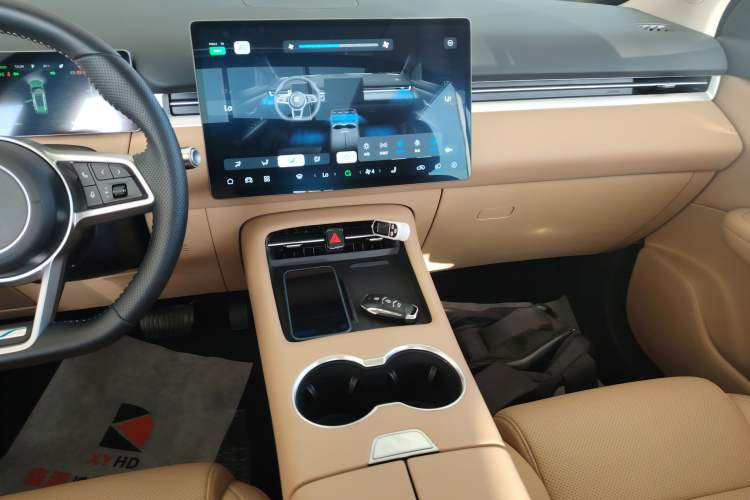 Used  E5 PLUS 2025 165 km Long-Range Version PLUS 7-Seater
