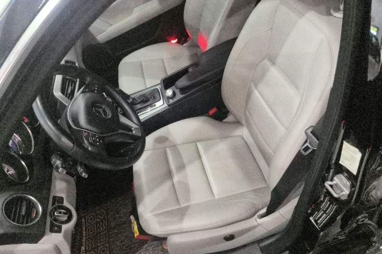 Used Mercedes-Benz C-Class 2011 C 200 Fashion Travel Edition