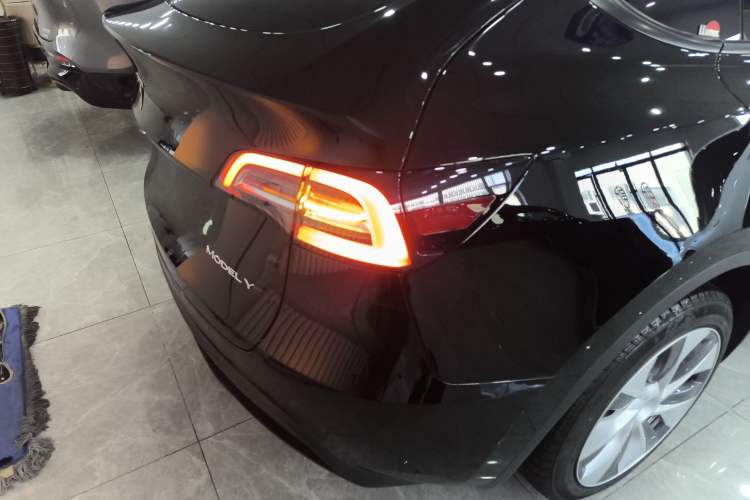 Used Tesla Model Y 2023 Long-Range All-Wheel-Drive Version
