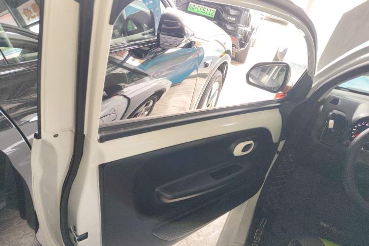 Used Roewe Clever 2021 302 km New Four-Seater Super-Efficient Version
