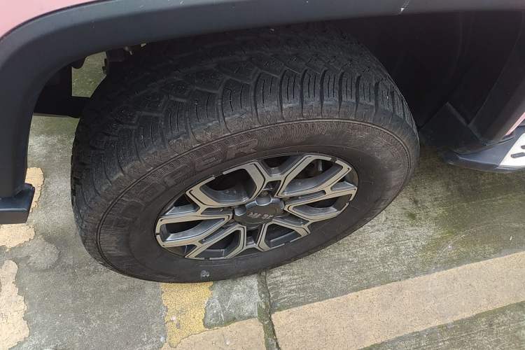 Used  BJ40 2023 2.0T Automatic Four-Wheel Drive Urban Hunter Edition Chivalrous Type
