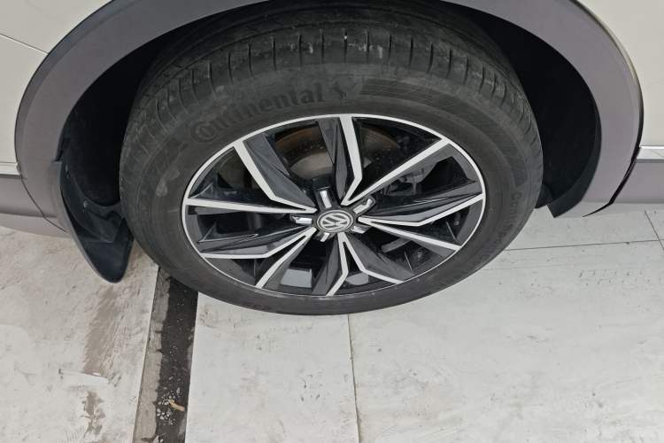 Used Volkswagen Tiguan L 2019 Revised 330TSI Automatic Two-Wheel Drive Smart & Luxury Edition China VI Standard
