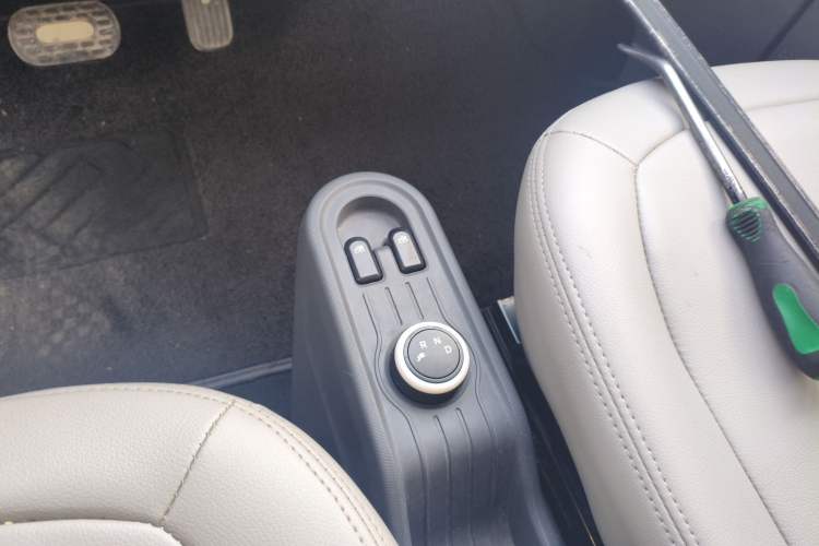 Used Wuling Hongguang MINIEV 2022 Macaron Premium Model – Lithium Iron Phosphate